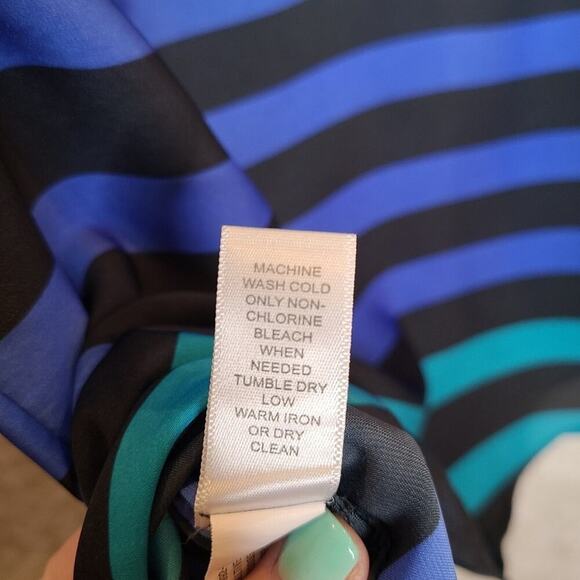 Banana Republic Size Small Blue Striped Sleeveless Blouse - Picture 7 of 11